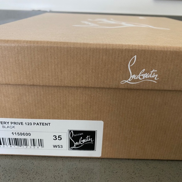 Christian Louboutin - Picture 5 of 6